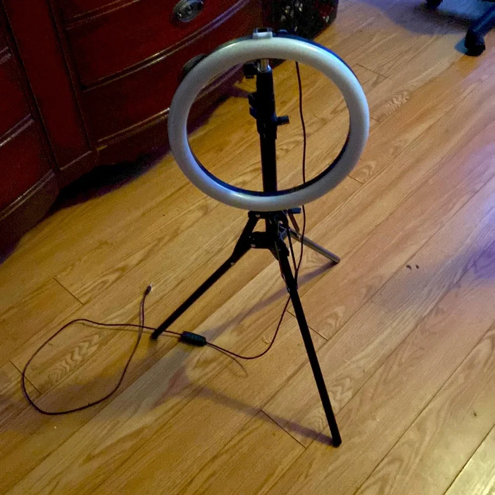 Black ring light